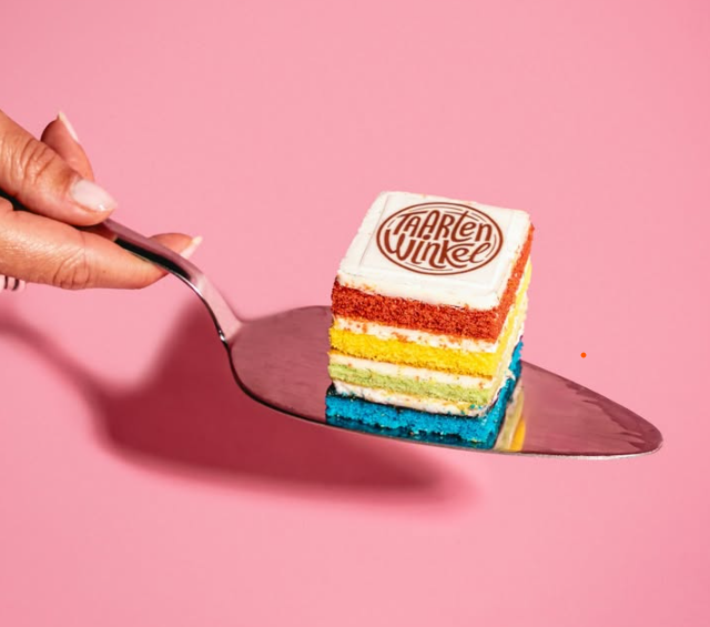 Regenboog petit fours met logo